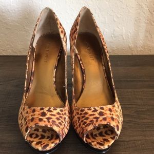 Nine West fabric animal print peep toe pumps